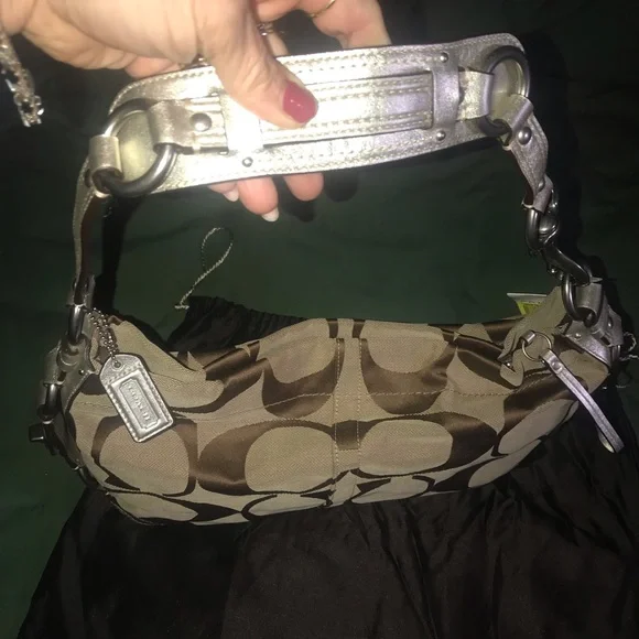 BNWT LARGE COACH SIGNATURE CARLY BABY BLUE INTERIOR - Picture 4 of 14